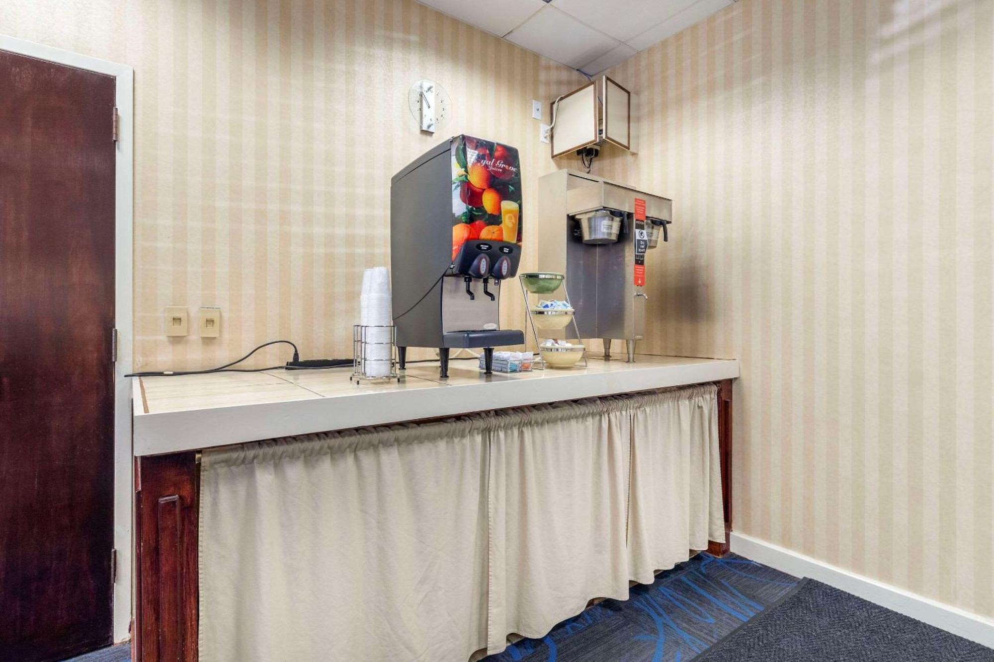 וינה Suburban Studios Tysons Corner מראה חיצוני תמונה