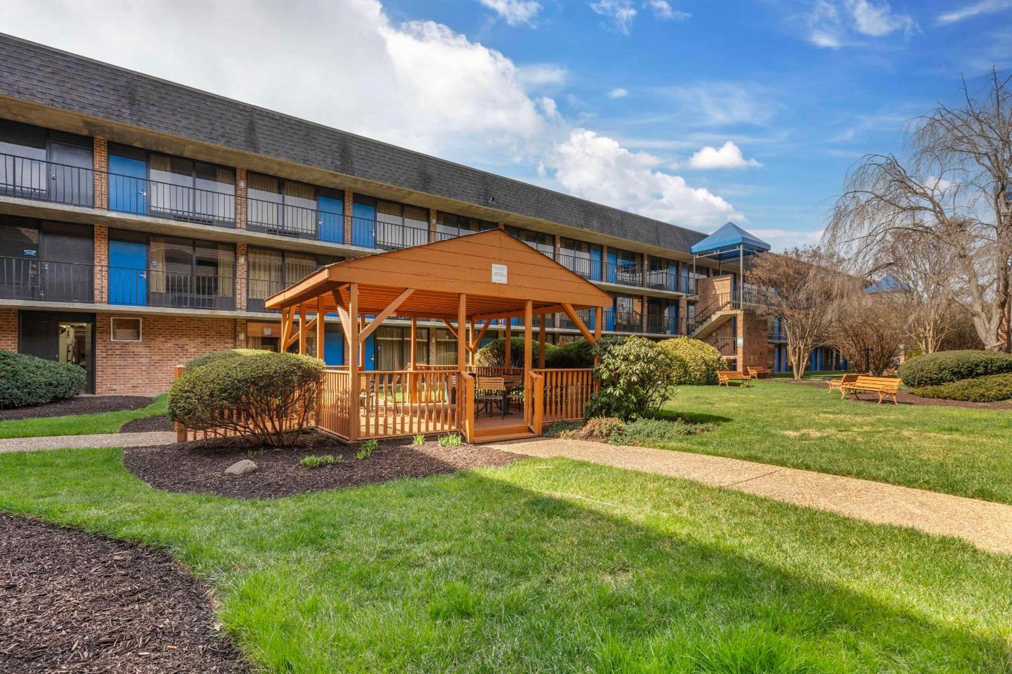 וינה Suburban Studios Tysons Corner מראה חיצוני תמונה