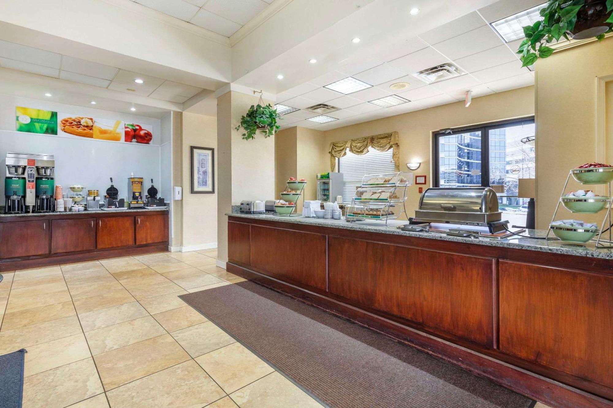 וינה Suburban Studios Tysons Corner מראה חיצוני תמונה