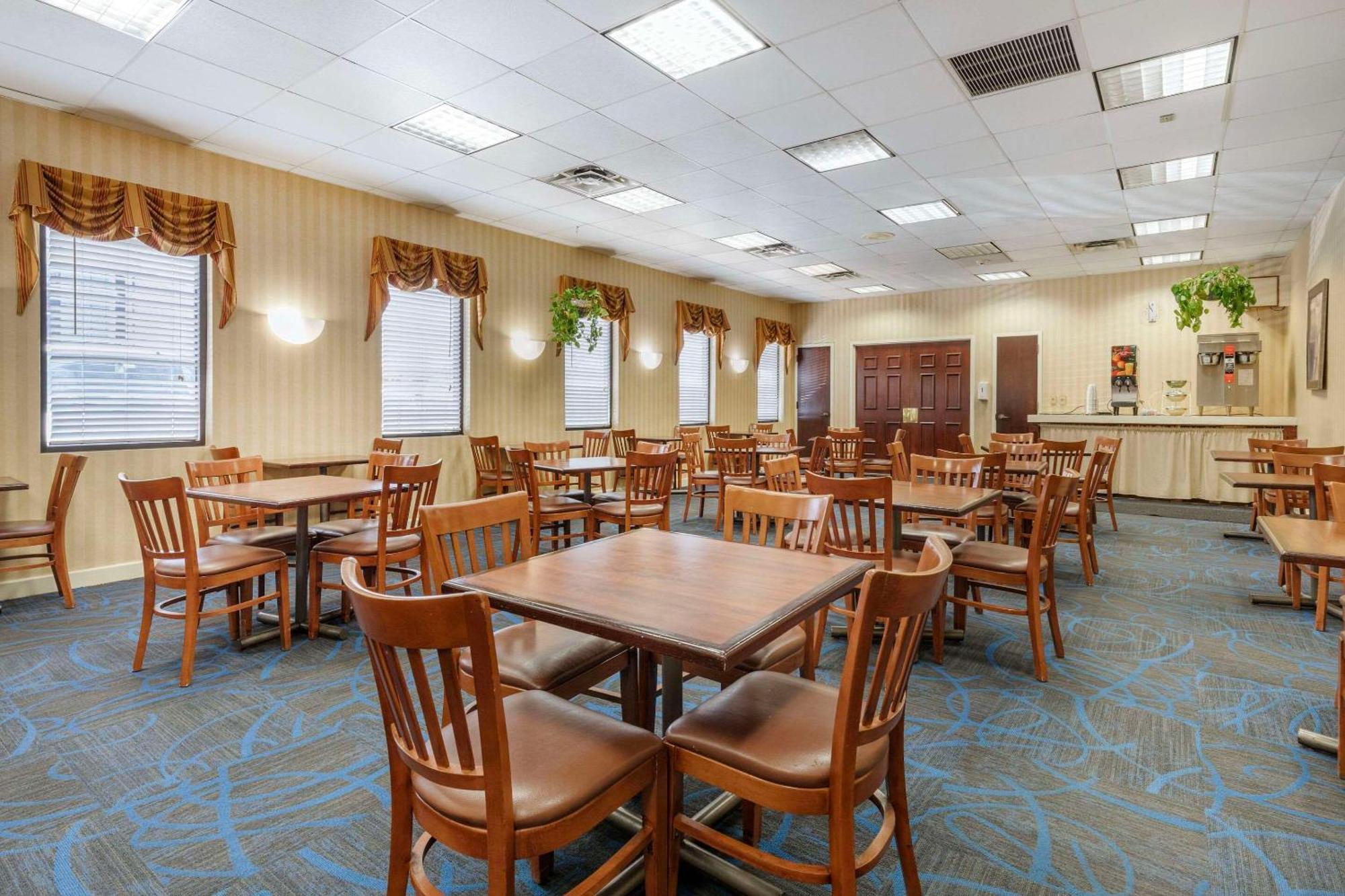 וינה Suburban Studios Tysons Corner מראה חיצוני תמונה